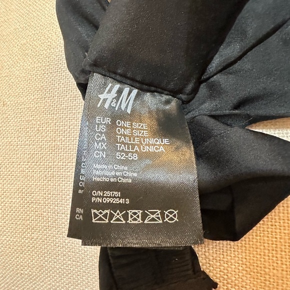 Bundle Womens Baleaf Black Shorts and H&M Straw Sun Visor OS - Picture 9 of 13